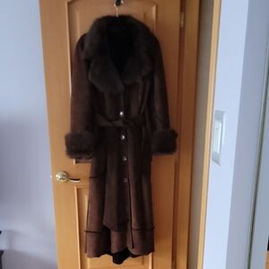 Luxurious Dark Brown Toscana Sheepskin Coat-Women's Size 10 (US)